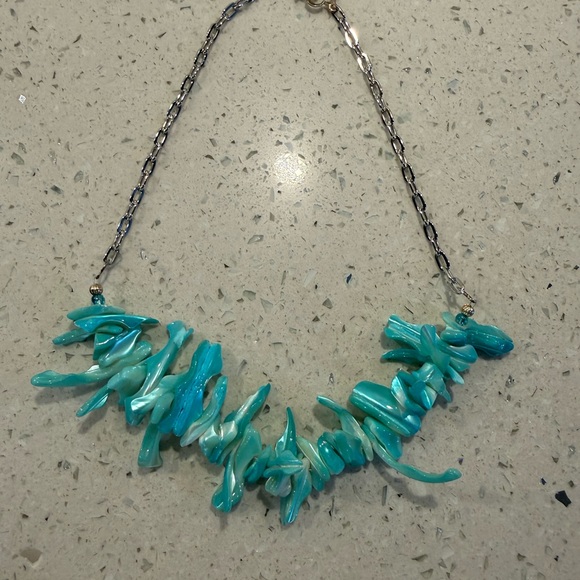 New Turquoise Shell Necklace - Picture 2 of 2